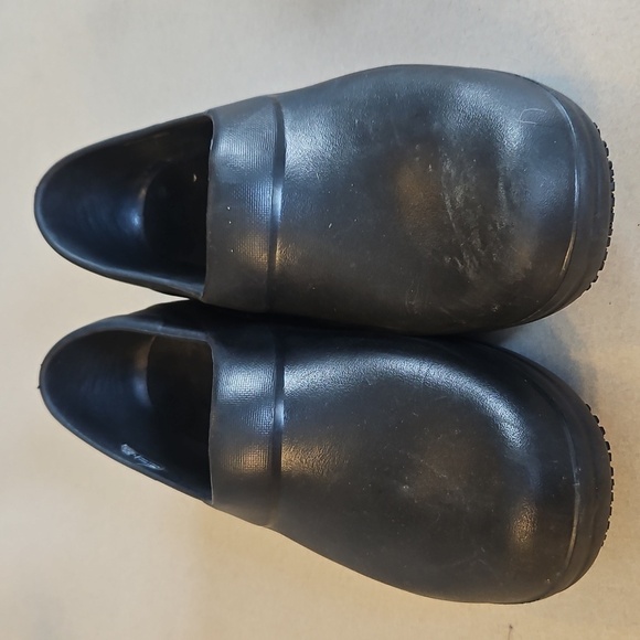 Crocs Black Nursing Clogs - Picture 2 of 10
